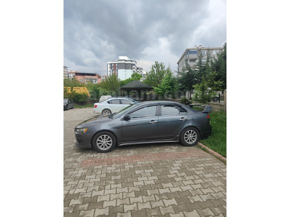 Sahibinden Mitsubishi Lancer 1.6 Invite 2011 Model  265.000 km Füme