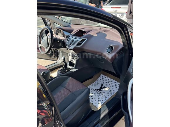 Sahibinden Ford Fiesta 1.4 Titanium 2010 Model 