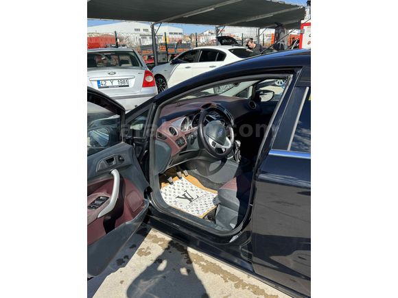 Sahibinden Ford Fiesta 1.4 Titanium 2010 Model 