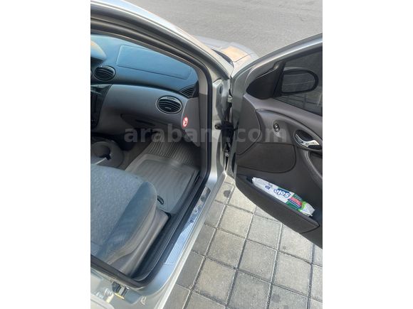 Sahibinden Ford Focus 2.0 Ghia 2001 Model 