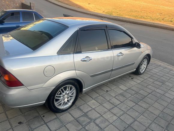 Sahibinden Ford Focus 2.0 Ghia 2001 Model 