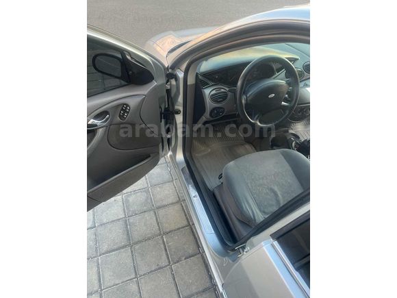 Sahibinden Ford Focus 2.0 Ghia 2001 Model 