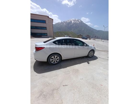Memurdan temiz araç LPG+ benzin 2016 Model