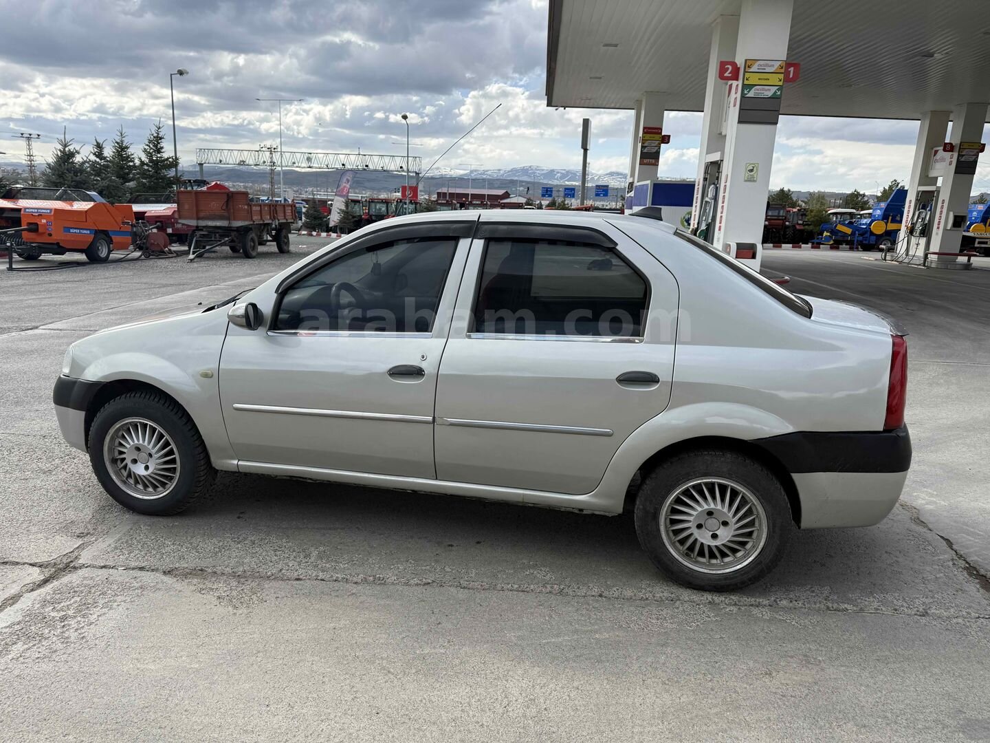 Galeriden Dacia Logan 1.4 Ambiance 2005 Model Kars 7
