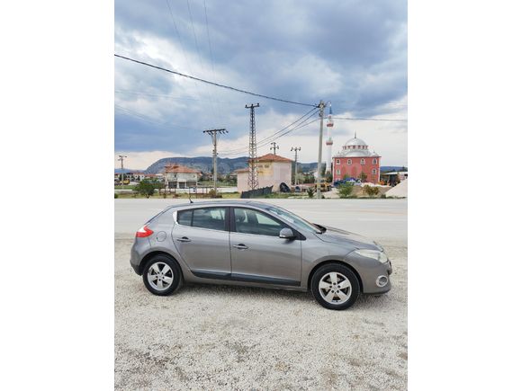 SON 9 GÜN İLAN KALKIYOR 25 FAVORİ MEMURDAN TEMİZ BENZİN LPGLİ MEGANE 3 ORJINAL KM