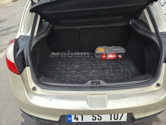 Sahibinden Renault Megane 1.6 Privilege 2011 Model