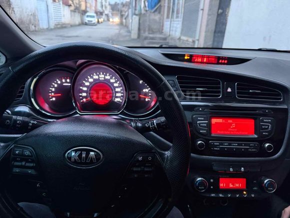 Sahibinden Kia Ceed 1.6 CRDi Concept Plus 2013 Model  277.000 km Siyah