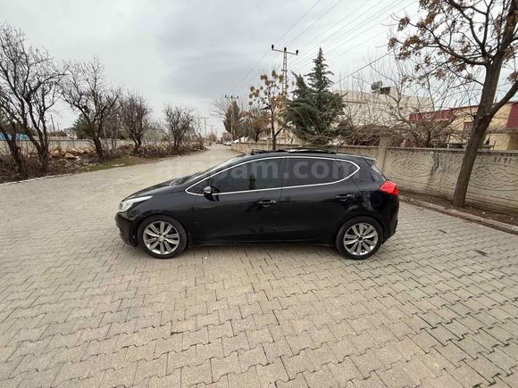 Sahibinden Kia Ceed 1.6 CRDi Concept Plus 2013 Model  277.000 km Siyah