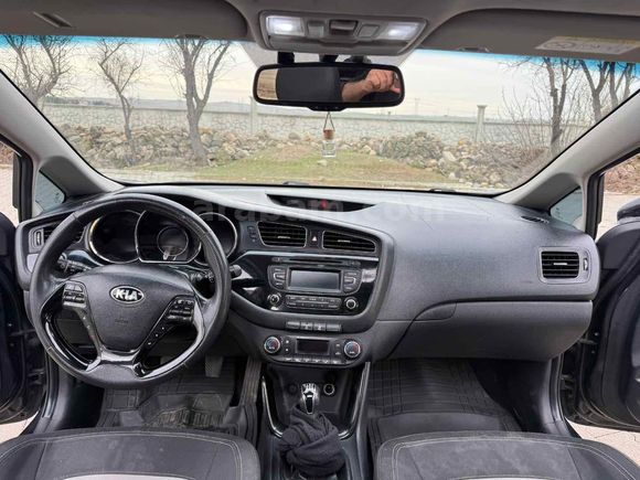 Sahibinden Kia Ceed 1.6 CRDi Concept Plus 2013 Model  277.000 km Siyah