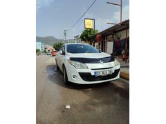 Sahibinden Renault Megane 1.5 dCi Sport Tourer Privilege 2011 Model  265.000 km Beyaz