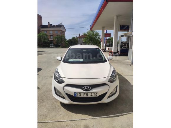 Sahibinden Hyundai i30 1.6 GDi Style 2012 Model  170.000 km Beyaz