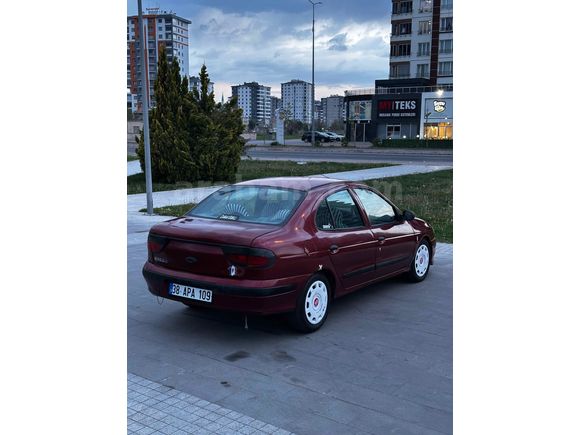 Sahibinden Renault Megane 2.0 RXE 1998 Model 