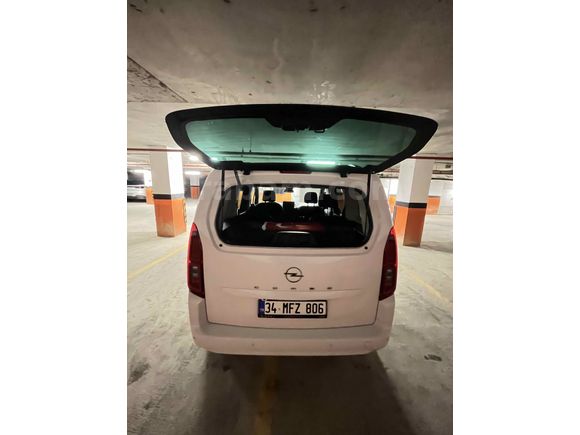 Sahibinden Opel Combo 1.5 CDTI Ultimate 2024 Model  17.000 km Beyaz