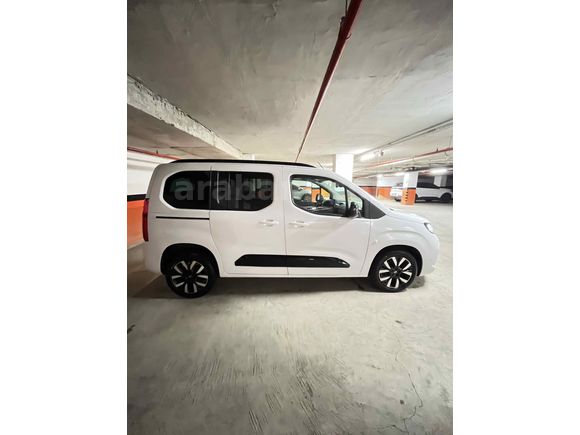 Sahibinden Opel Combo 1.5 CDTI Ultimate 2024 Model  17.000 km Beyaz