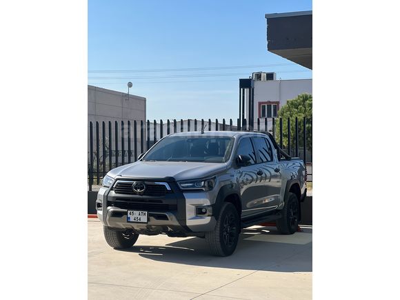 Sahibinden Toyota Hilux 2.4 D-4D 4x4 Invincible 2022 Model hatasız boyasız.