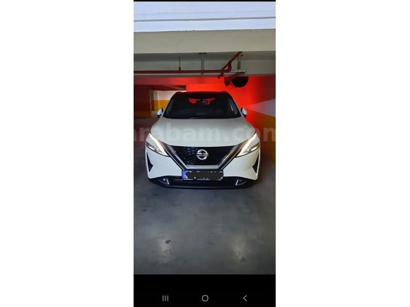 Sahibinden 2022 Nissan Qashqai 1.3 DIG-T Sky Pack Beyaz  Cam Tavan