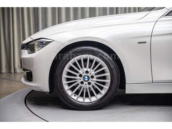 2014 BMW 3 SERISI 320i ED Luxury Line