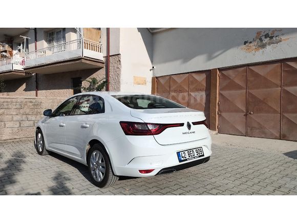 HATASIZ BOYASIZ KUSURSUZ SIFIR MEGANE 4 TOUCH MANUEL