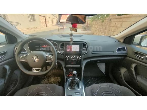 HATASIZ BOYASIZ KUSURSUZ SIFIR MEGANE 4 TOUCH MANUEL
