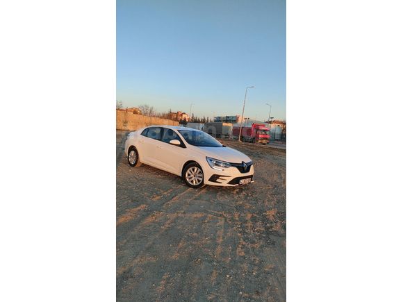 HATASIZ BOYASIZ KUSURSUZ SIFIR MEGANE 4 TOUCH MANUEL