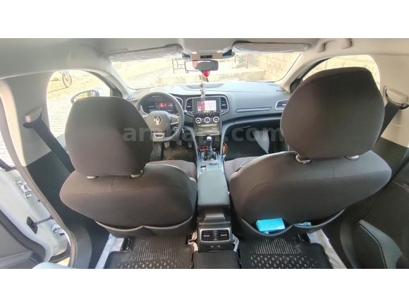 HATASIZ BOYASIZ KUSURSUZ SIFIR MEGANE 4 TOUCH MANUEL