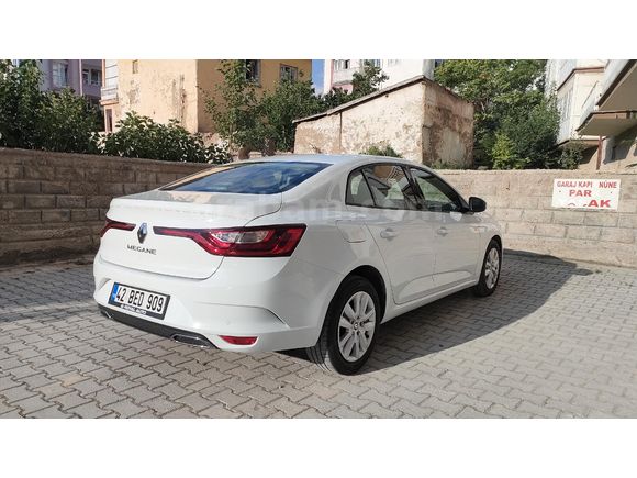HATASIZ BOYASIZ KUSURSUZ SIFIR MEGANE 4 TOUCH MANUEL