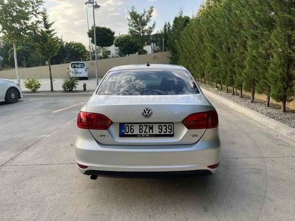 Sahibinden Volkswagen Jetta 1.6 TDi Trendline 2012 Model  400.000 km Gri (metalik)