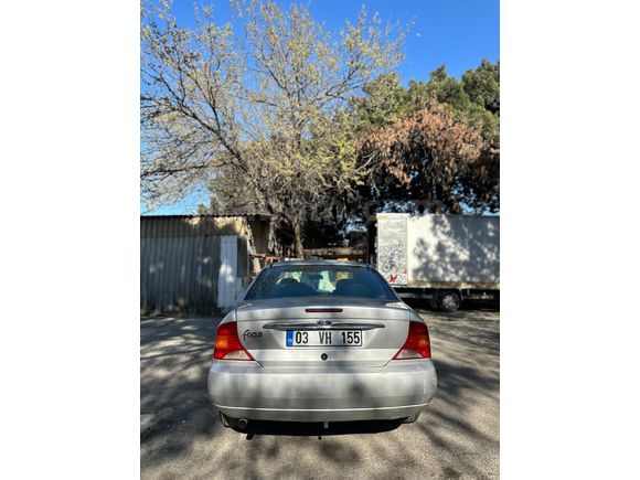 Sahibinden Ford Focus 2.0 Ghia 2001 Model  252.000 km Gri