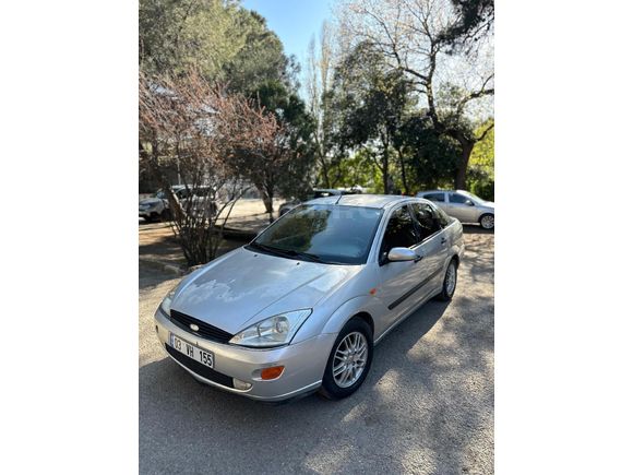Sahibinden Ford Focus 2.0 Ghia 2001 Model  252.000 km Gri