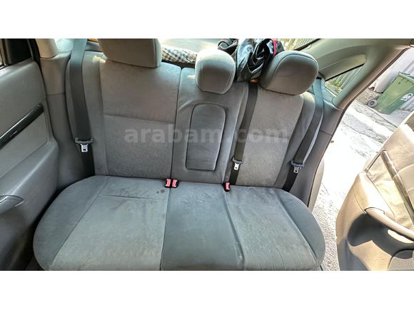 Sahibinden Ford Focus 2.0 Ghia 2001 Model  252.000 km Gri