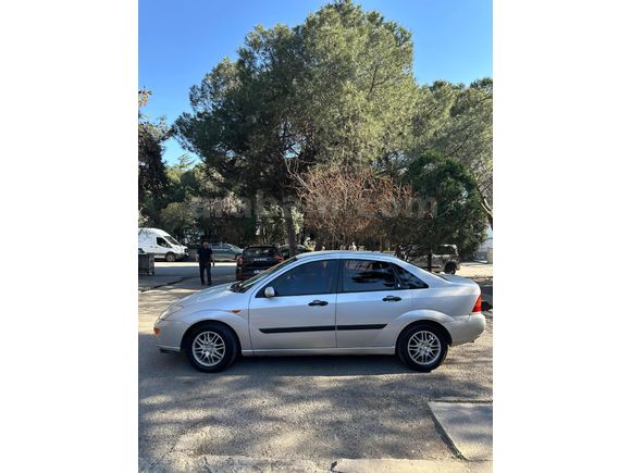 Sahibinden Ford Focus 2.0 Ghia 2001 Model  252.000 km Gri