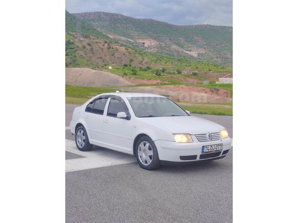 Sahibinden Volkswagen Bora 1.6 Comfortline 2000 Model  300.000 km Beyaz