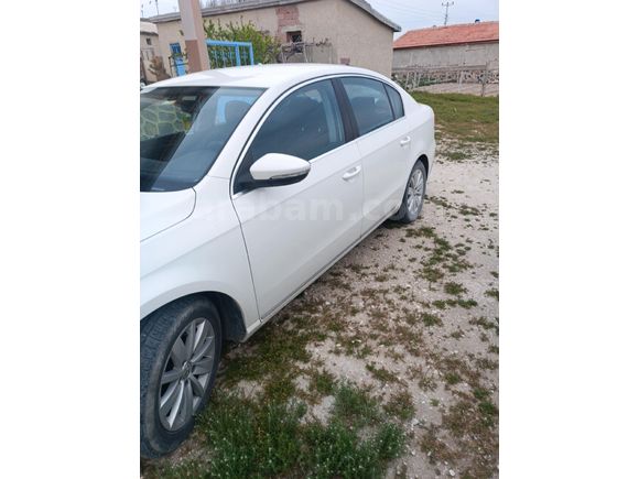 Sahibinden Volkswagen Passat 1.6 TDi BlueMotion 2012 Model  185.000 km Beyaz