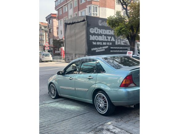 Sahibinden Ford Focus 1.6 Ghia 2000 Model