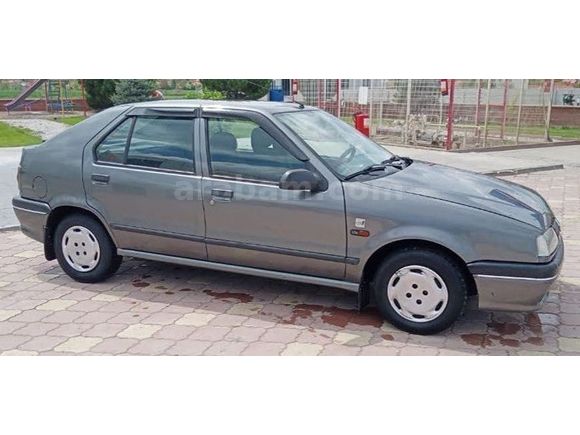 BENZİNLİ RENAULT 19 1.6 ENJEKSİYONLU EMSALSİZ TEMİZLİKTE