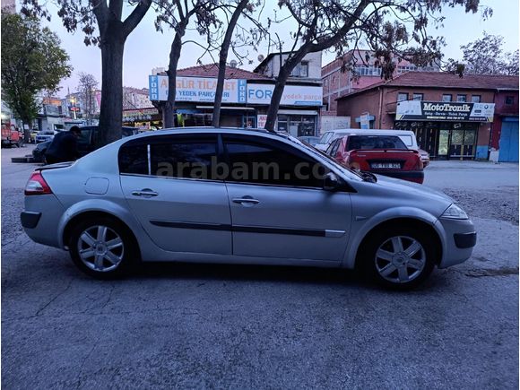 Sahibinden Renault Megane 1.5 sanruflu muayene yeni yapıldı komple boyalı 2005 Model  420 km Gri (Gümüş)05451586628