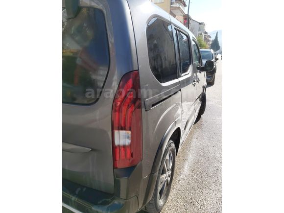 Sahibinden Peugeot Rifter 1.5 BlueHDI Allure 2023 Model