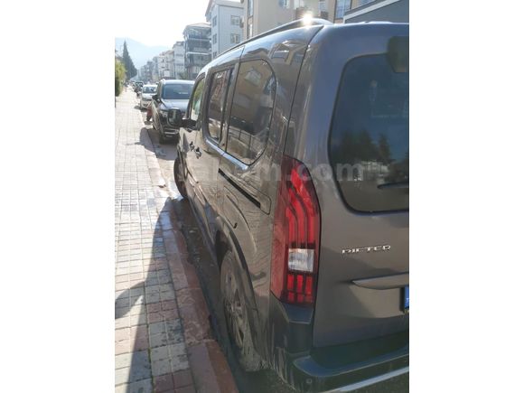 Sahibinden Peugeot Rifter 1.5 BlueHDI Allure 2023 Model