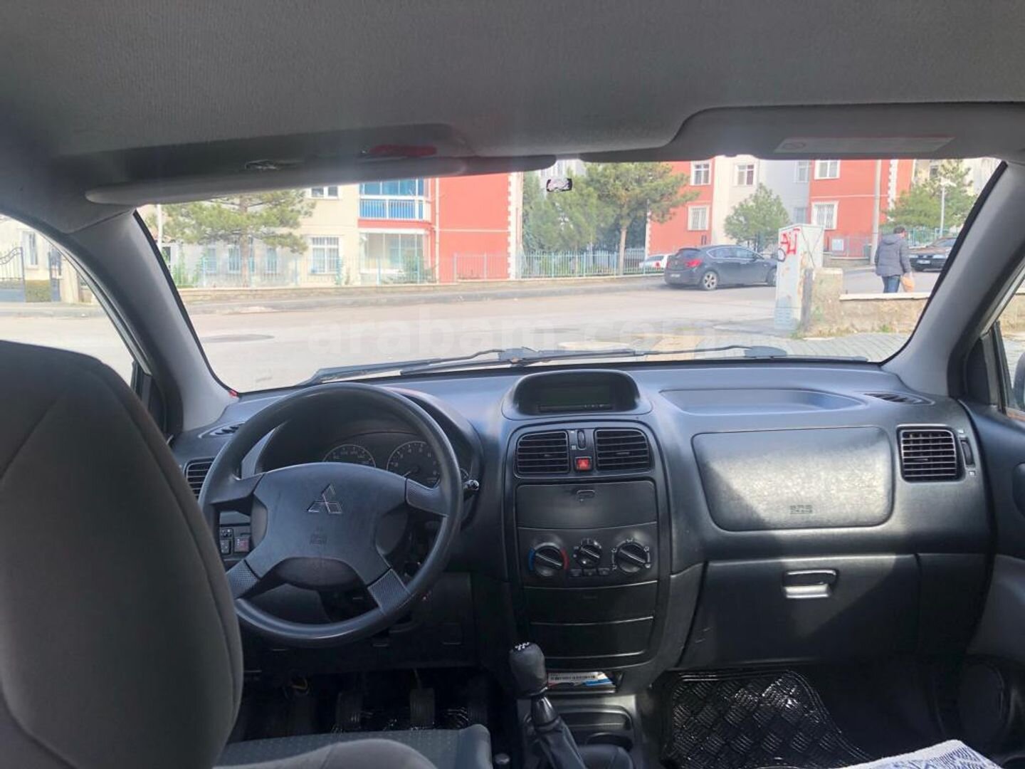 Sahibinden Mitsubishi Space Star 1.6 2005 Model Ankara 401.500 km Beyaz 6