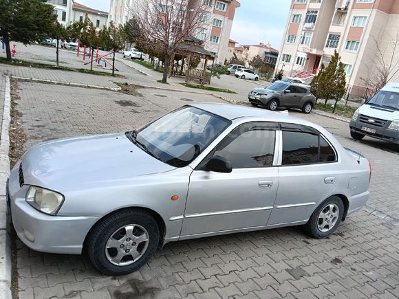 Sahibinden Hyundai Accent 1.3 LX 2000 Model Yakıt cimrisi