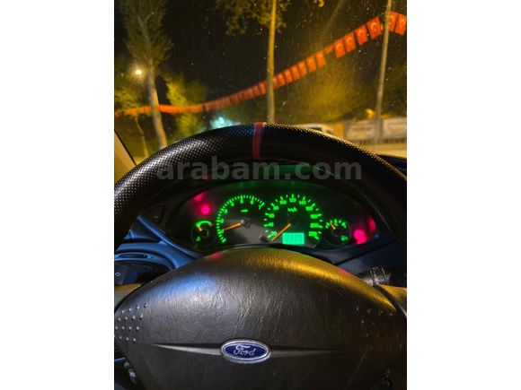 Sahibinden Ford Focus 1.6 Ghia 2000 Model 