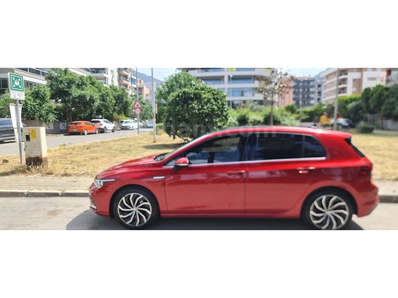 Golf 8@ 1.0 eTSI Style 2022@**KIS PAKET**