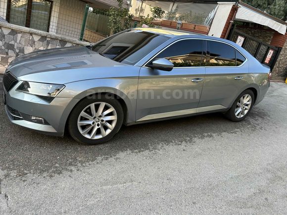 Sahibinden Skoda SuperB 1.6 TDI Style 2018 Model Bursa 139.000 km Gri