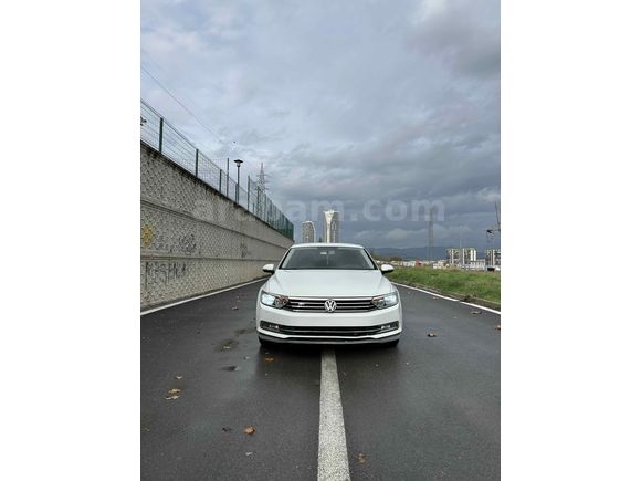 Sahibinden Volkswagen Passat 1.4 TSi BlueMotion Comfortline 2015 Model  250.000 km Beyaz