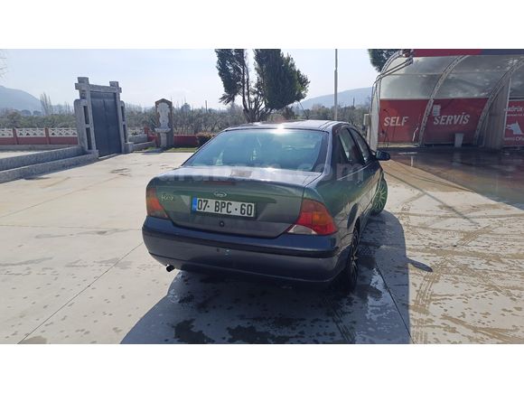 Sahibinden Ford Focus 1.6 Comfort 2004 Model   (titanyum)
