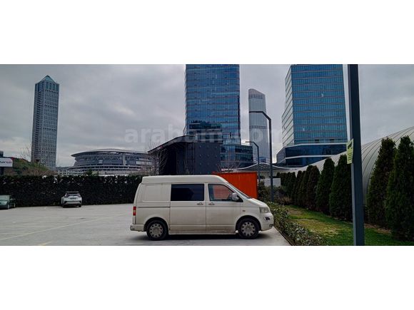 Yüksek tavan T5 Transporter kamp aracı.