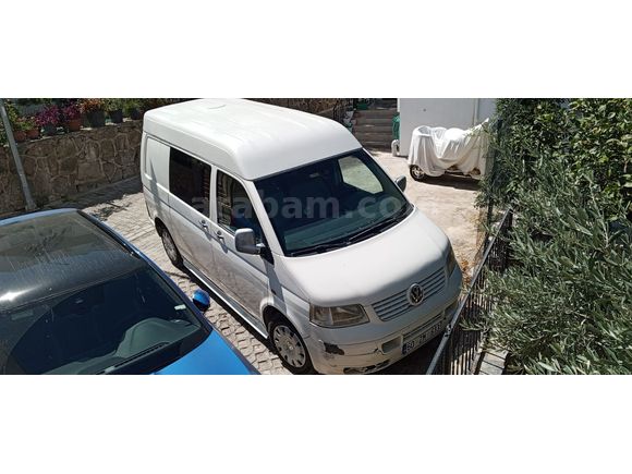 Yüksek tavan T5 Transporter kamp aracı.