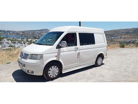 Yüksek tavan T5 Transporter kamp aracı.