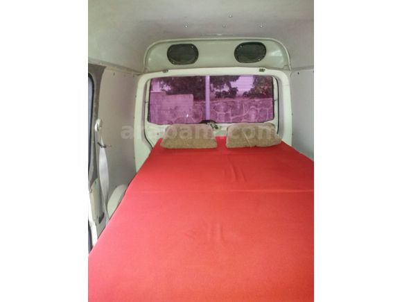 Yüksek tavan T5 Transporter kamp aracı.