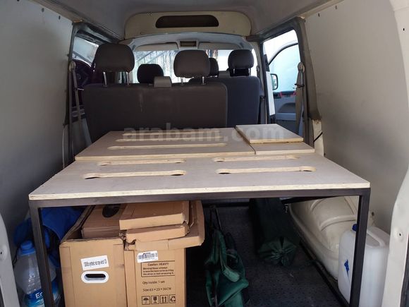 Yüksek tavan T5 Transporter kamp aracı.